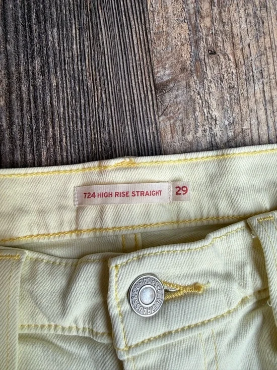 Levi’s Women’s High Rise Straight 29” Light Pale Yellow Jeans Pants Summer - Picture 2 of 7